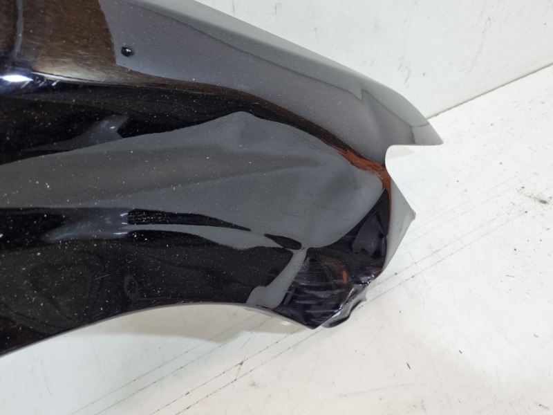 Крыло переднее правое