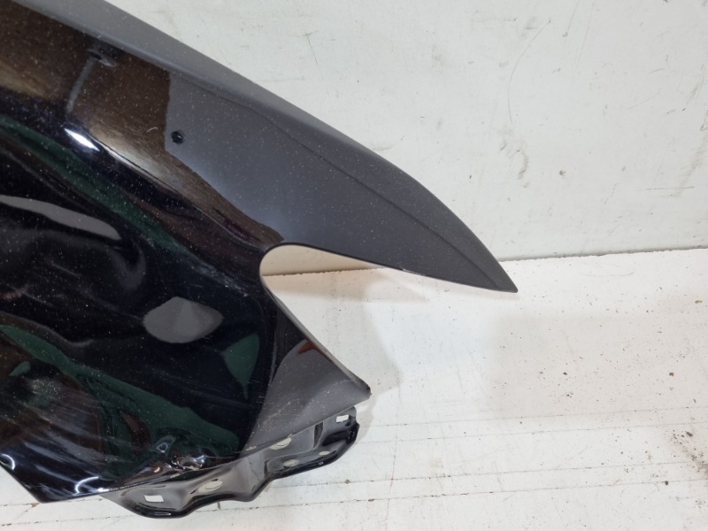 Крыло переднее правое