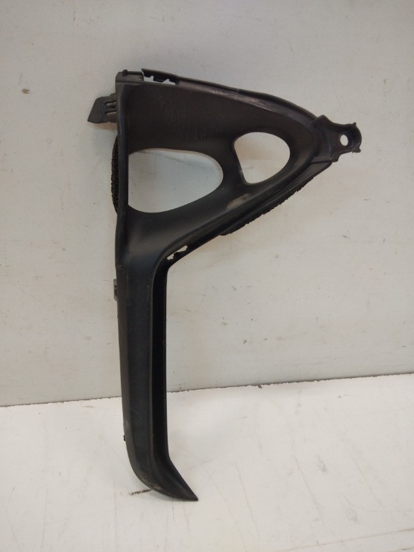 Рамка противотуманной фары правой