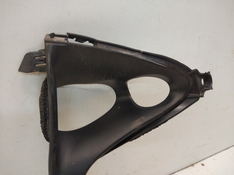 Рамка противотуманной фары правой