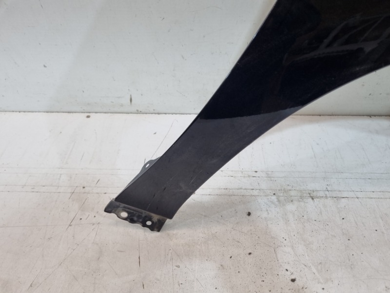 Крыло переднее правое