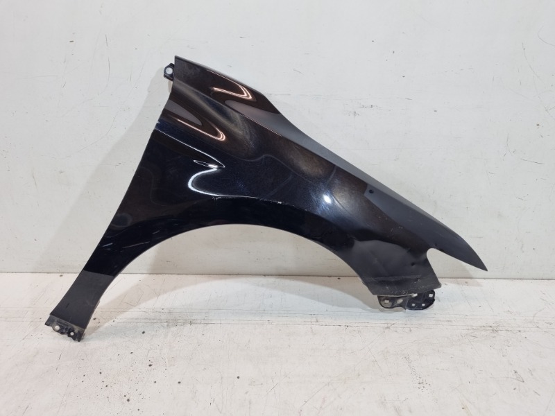 Крыло переднее правое