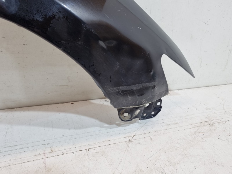 Крыло переднее правое