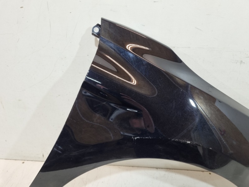 Крыло переднее правое