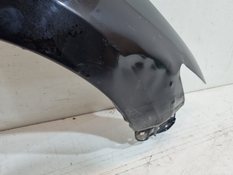 Крыло переднее правое