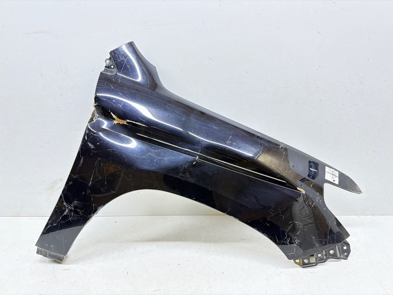 Крыло переднее правое