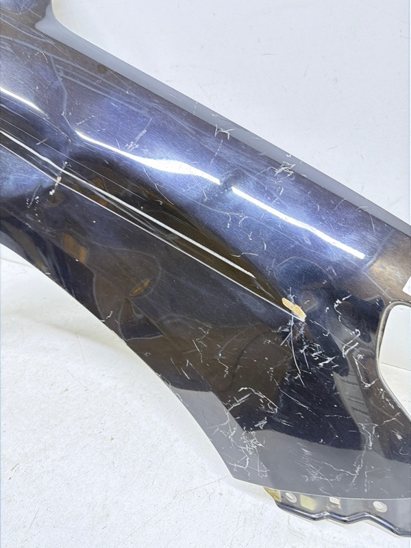 Крыло переднее правое