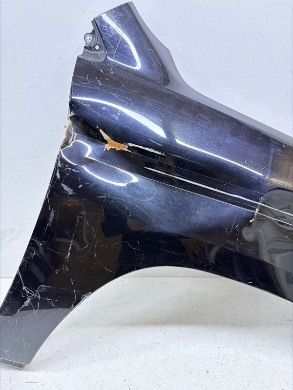 Крыло переднее правое