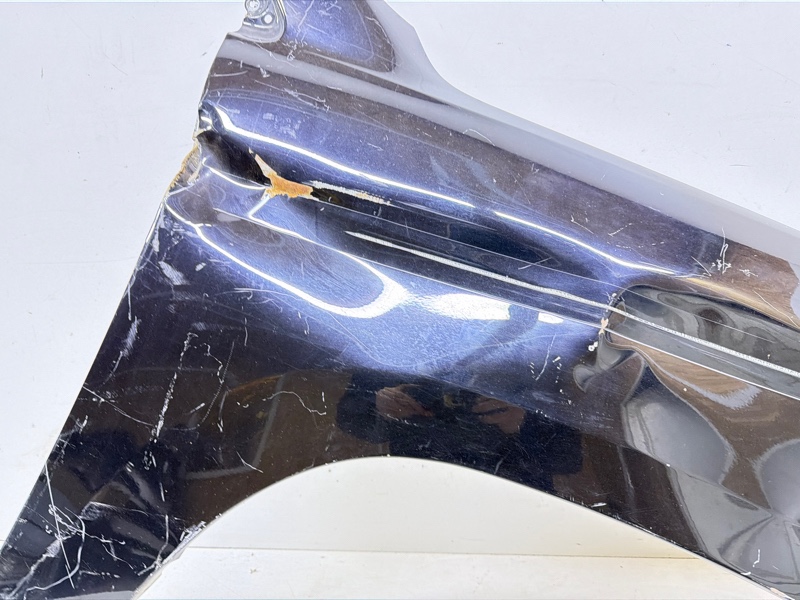 Крыло переднее правое