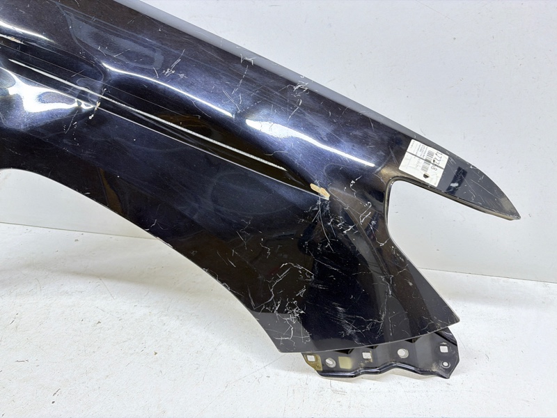 Крыло переднее правое