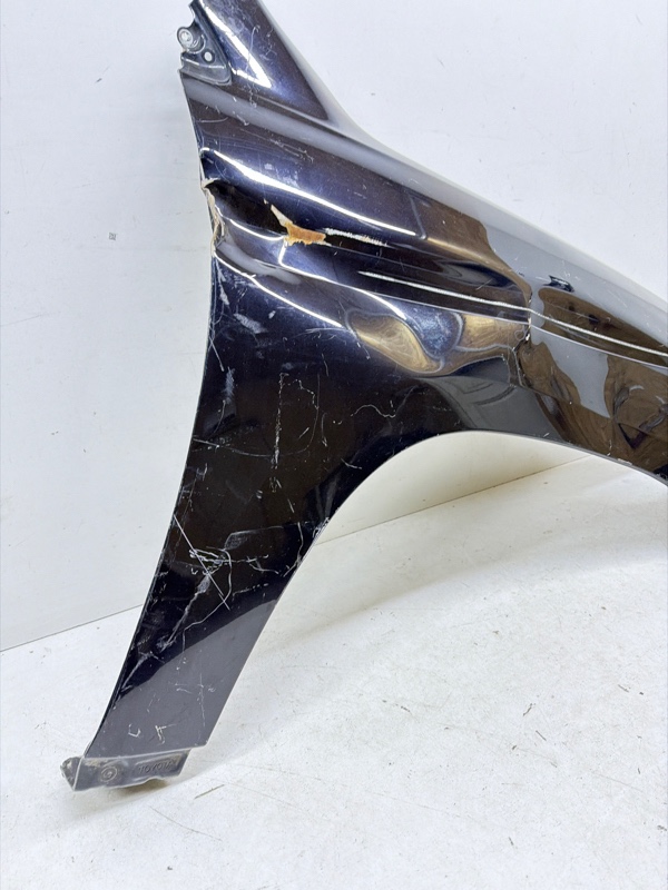 Крыло переднее правое