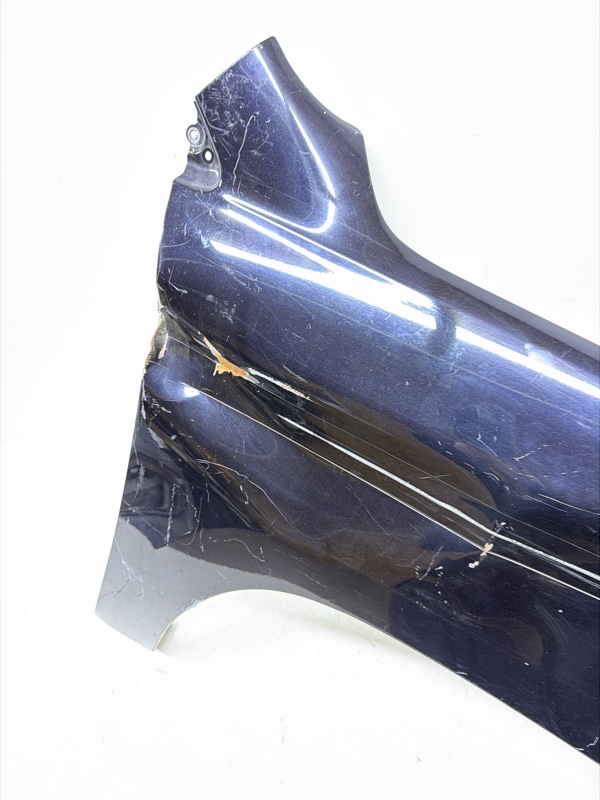 Крыло переднее правое