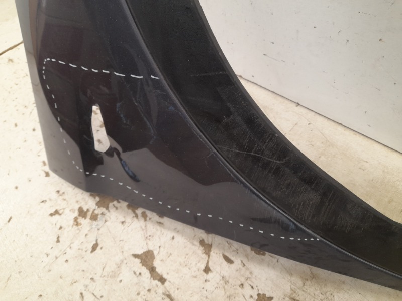 Крыло переднее правое