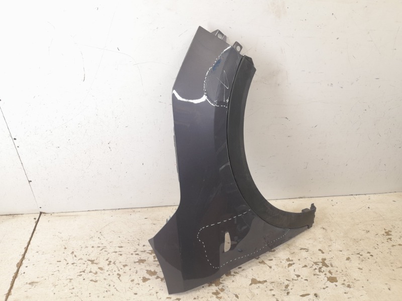 Крыло переднее правое