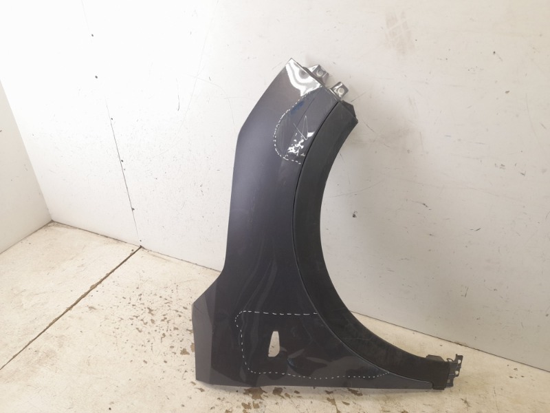 Крыло переднее правое