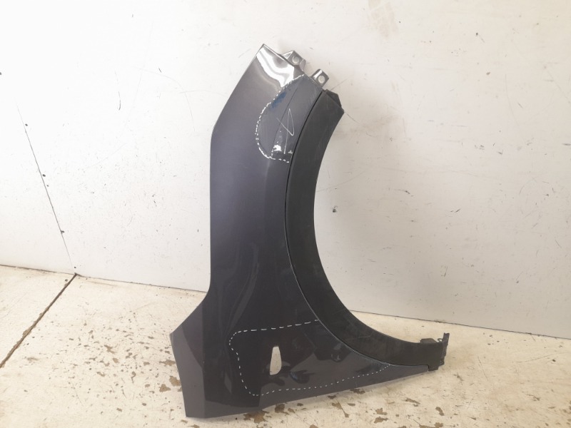 Крыло переднее правое