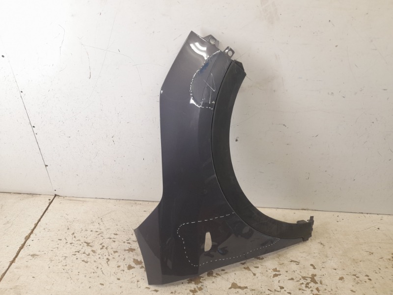 Крыло переднее правое