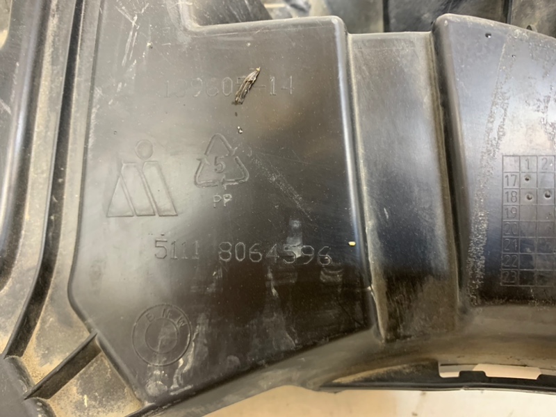 Кронштейн переднего бампера правый