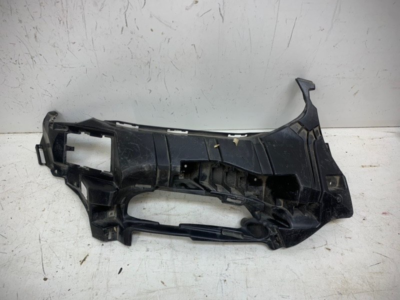 Кронштейн переднего бампера правый