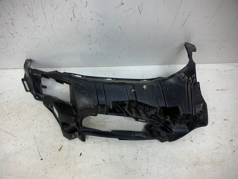 Кронштейн переднего бампера правый