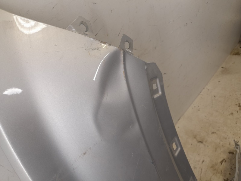 Крыло переднее правое