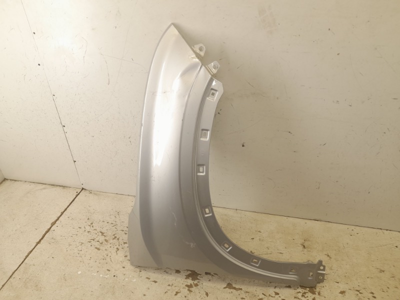 Крыло переднее правое