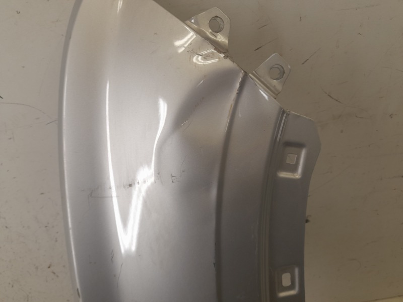 Крыло переднее правое