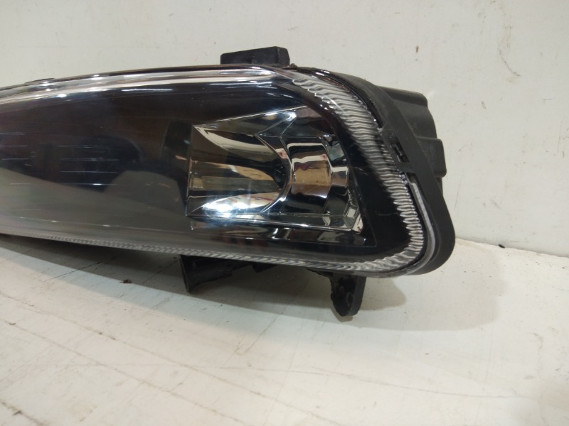 Фара противотуманная левая