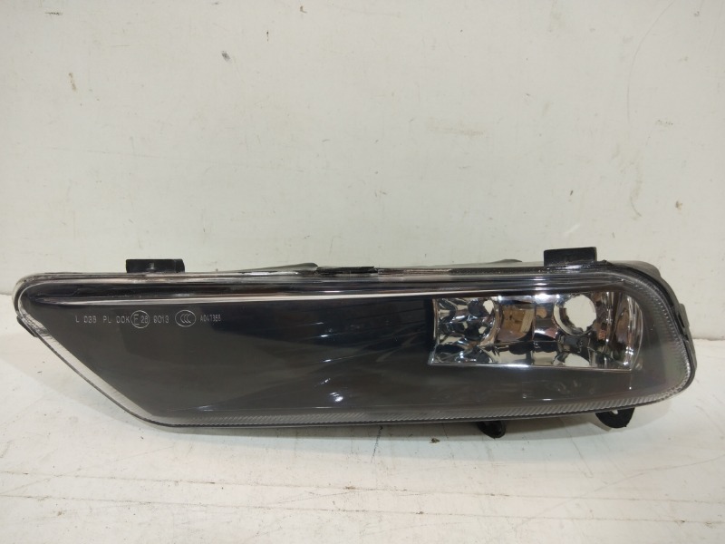 Фара противотуманная левая