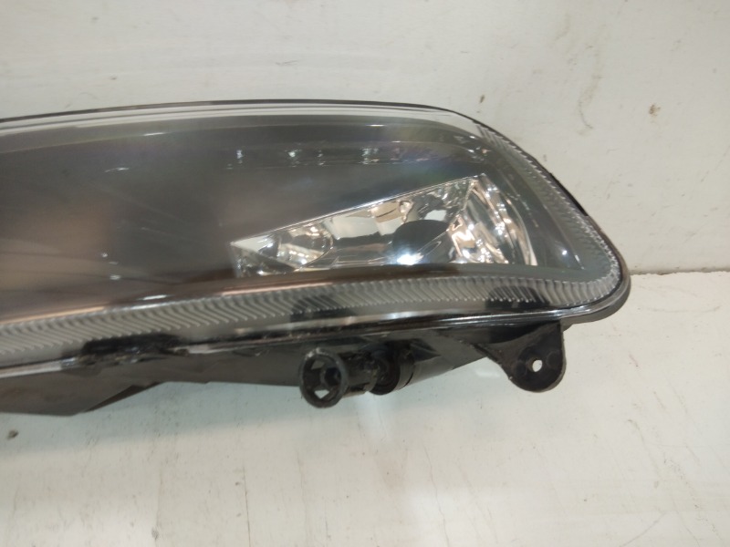 Фара противотуманная левая