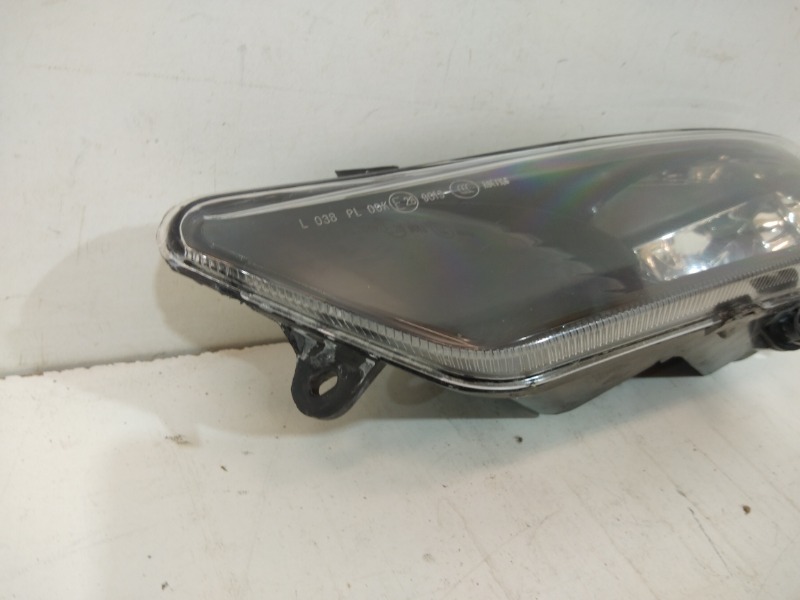 Фара противотуманная левая