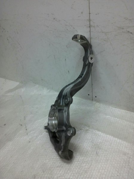 Кулак поворотный передний левый