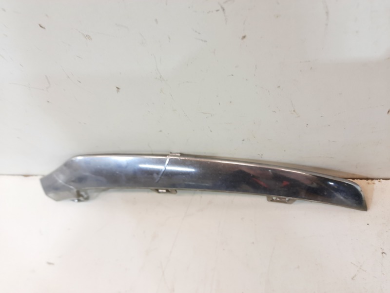 Молдинг переднего бампера правый