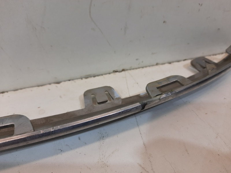 Молдинг переднего бампера правый