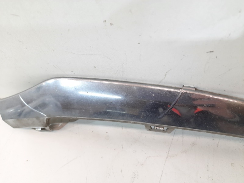 Молдинг переднего бампера правый