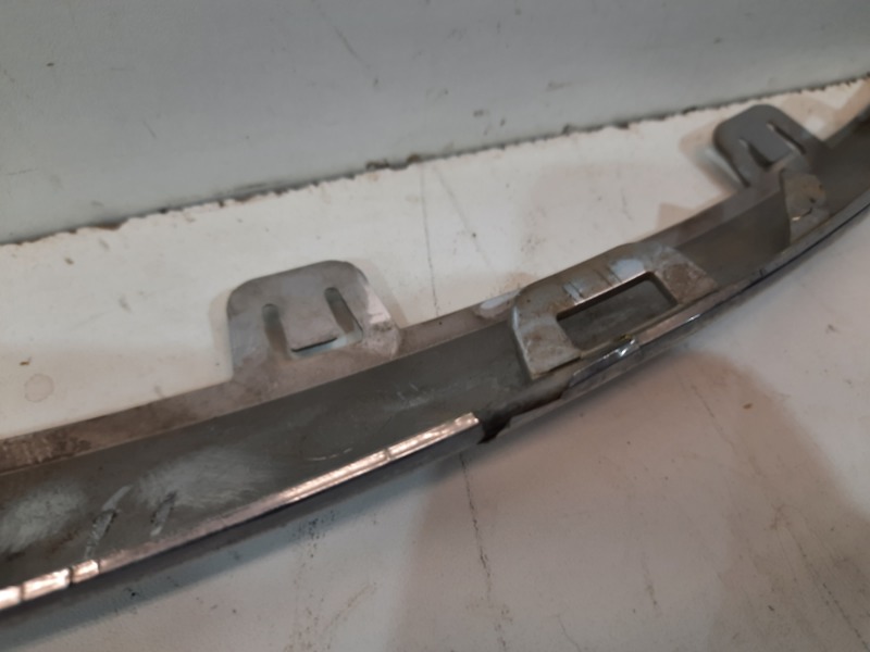 Молдинг переднего бампера правый