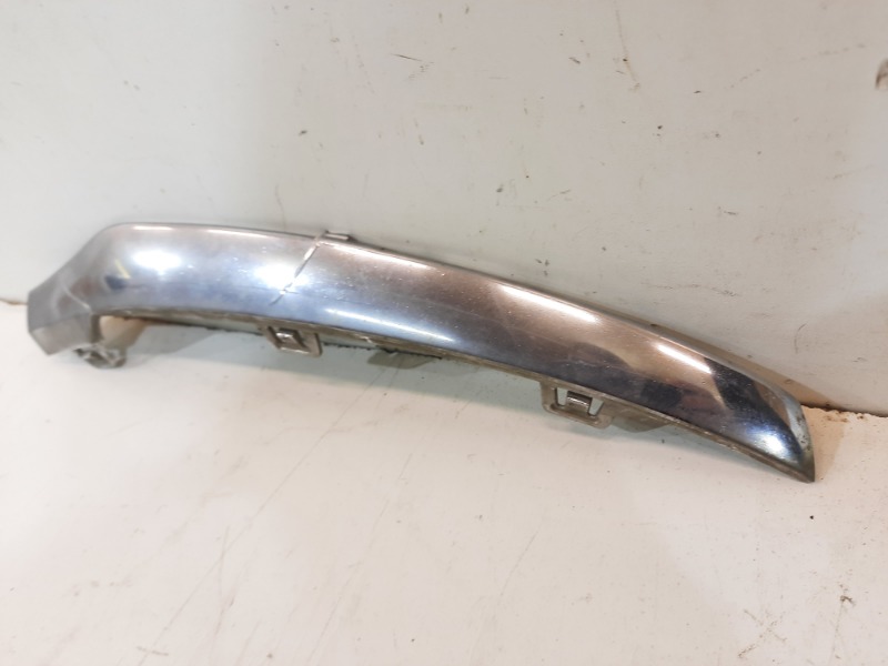 Молдинг переднего бампера правый