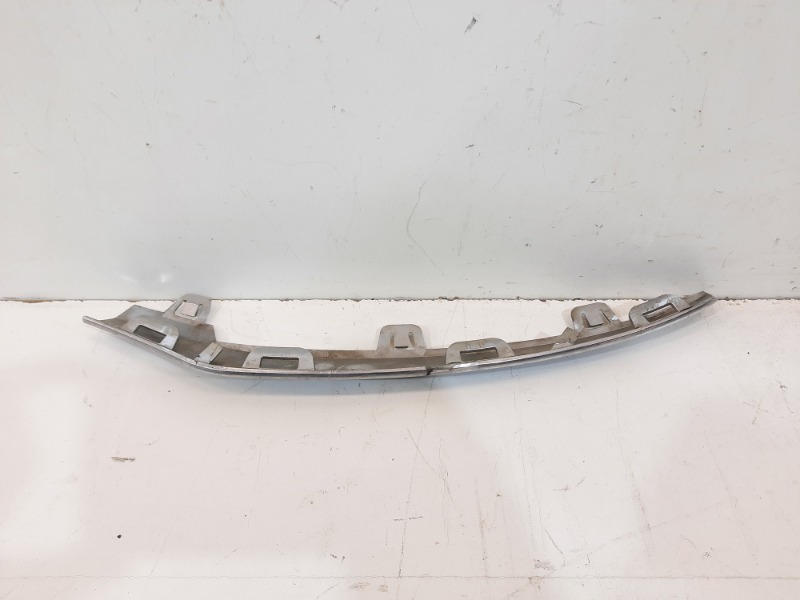 Молдинг переднего бампера правый