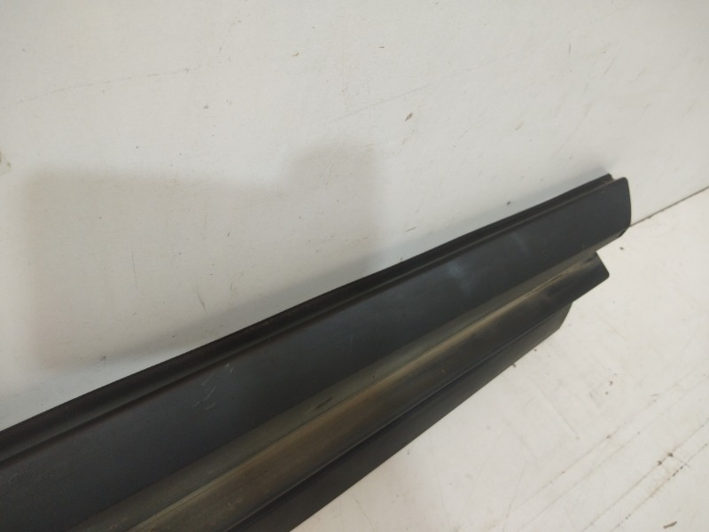 Накладка двери передней правой