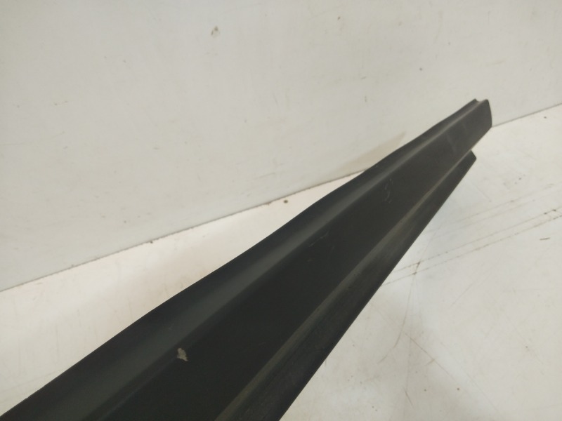 Накладка двери передней правой