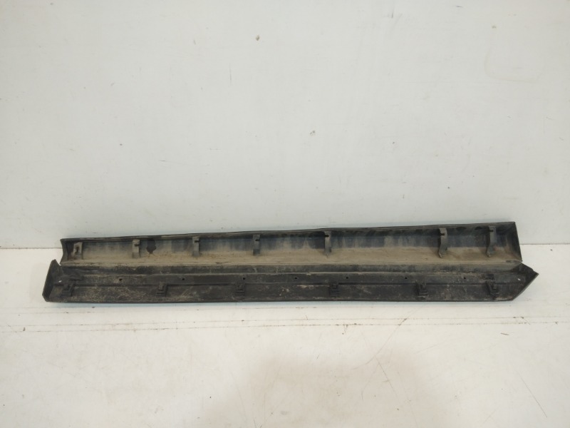 Накладка двери передней правой