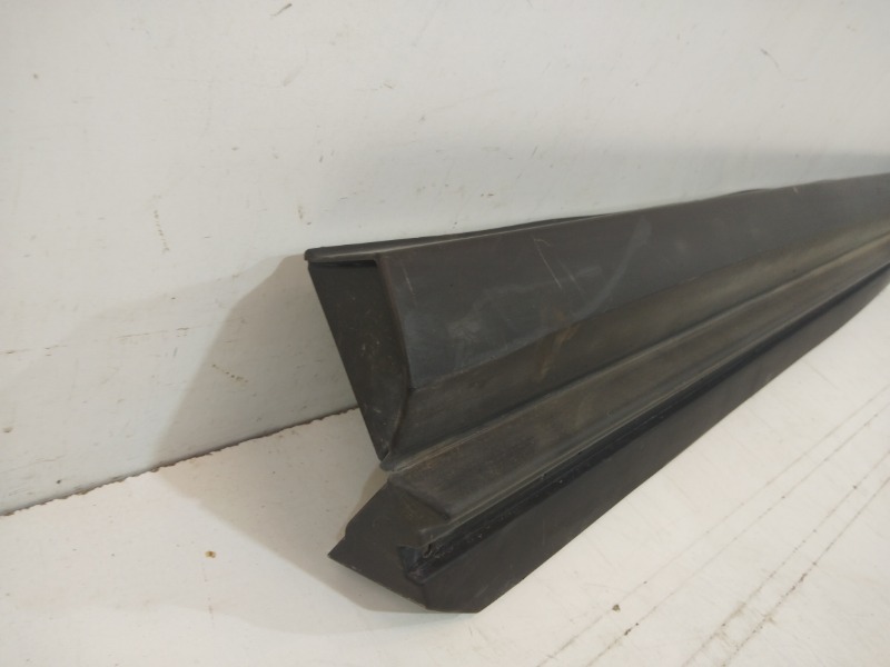 Накладка двери передней правой