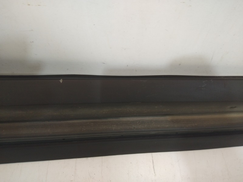 Накладка двери передней правой