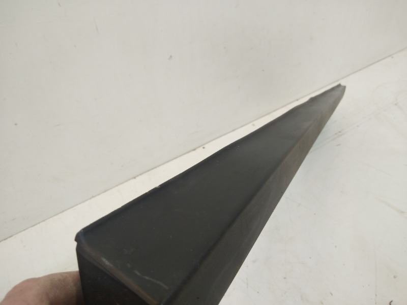 Накладка двери передней правой