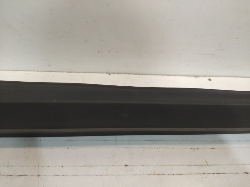 Накладка двери передней правой