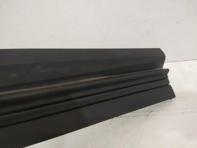 Накладка двери передней правой