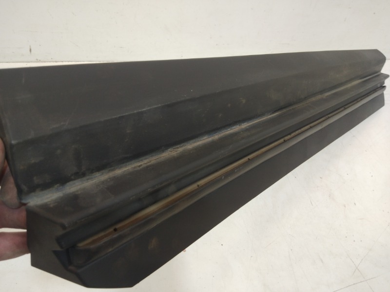 Накладка двери передней правой