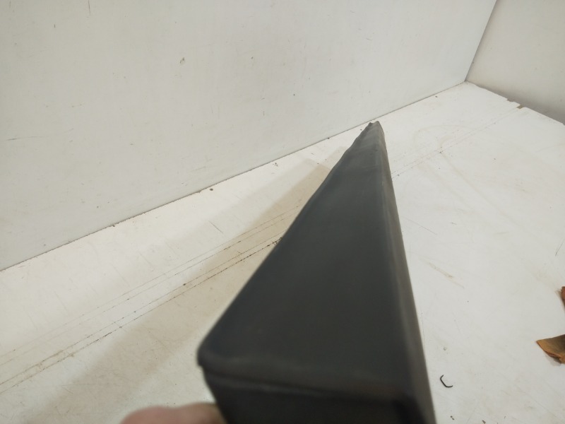 Накладка двери передней правой