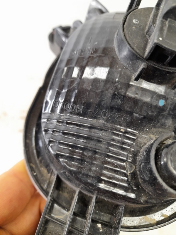 Фара противотуманная левая