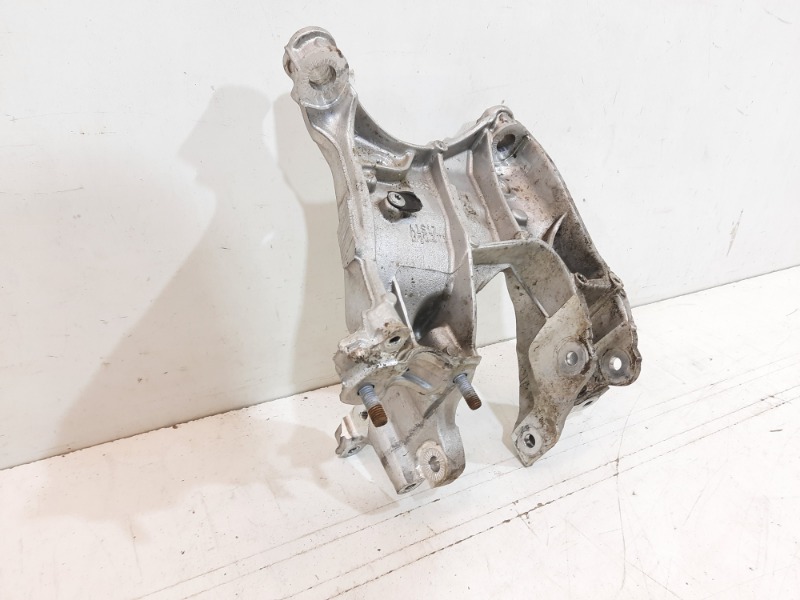 Кронштейн передней балки